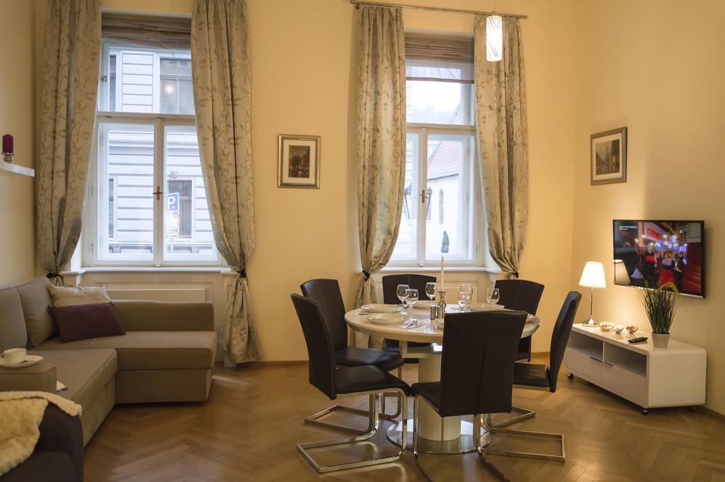 Modern Apartment Vsehrdova Praga Exterior foto